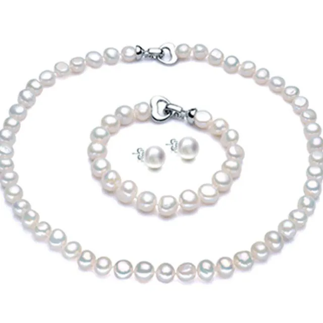 Jewelry set of pearls