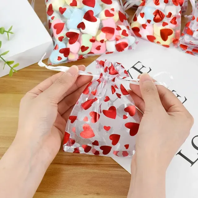 20 organických vriec s červenými srdciami pre malé darčeky