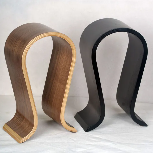 Dizajnový drevený stojan na slúchadlá