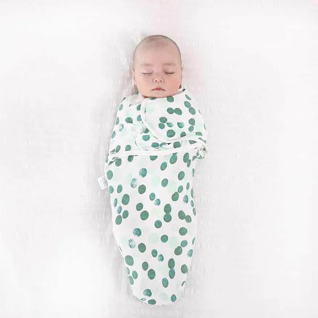 Klasický moderný populárny pohodlný roll pre novorodencov so vzormi