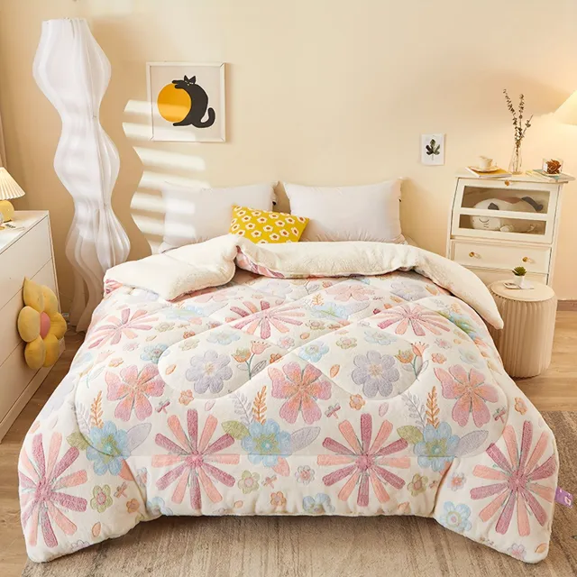 Beautiful and warm patchwork winter bed made of floral fleece with feather filling, ideal for bedroom and guest room