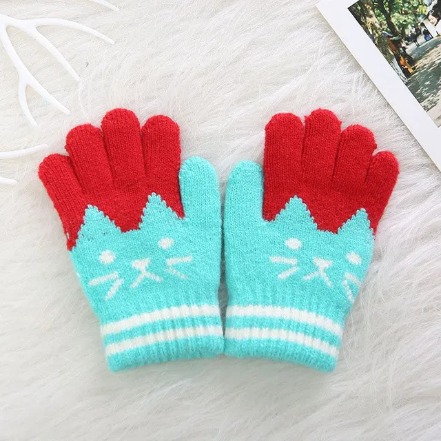 Children's gloves with a cat