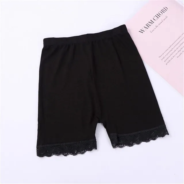 Gorgeous girls' shorts made of comfortable elastic material with cute Randulf lace detail