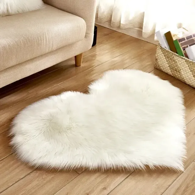 Soft carpet in heart shape 30 x 40 cm