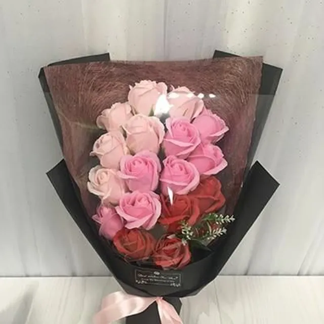 18 róż walentynkowych