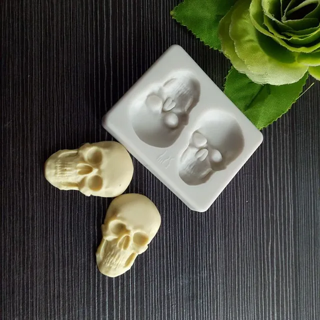 Silicone form with skull