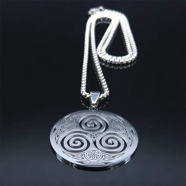 Necklace with the pendant of the Celtic symbol Triquetra