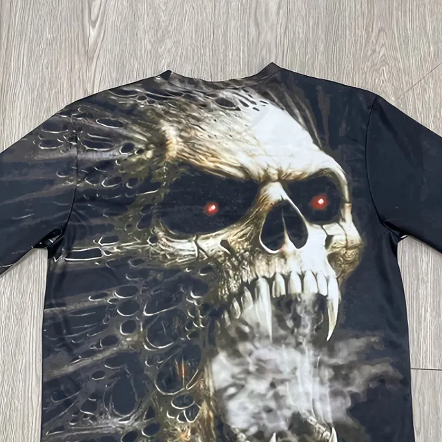 Men's Y2K style skull t-shirt, comfortable, slightly stretchy, short sleeves