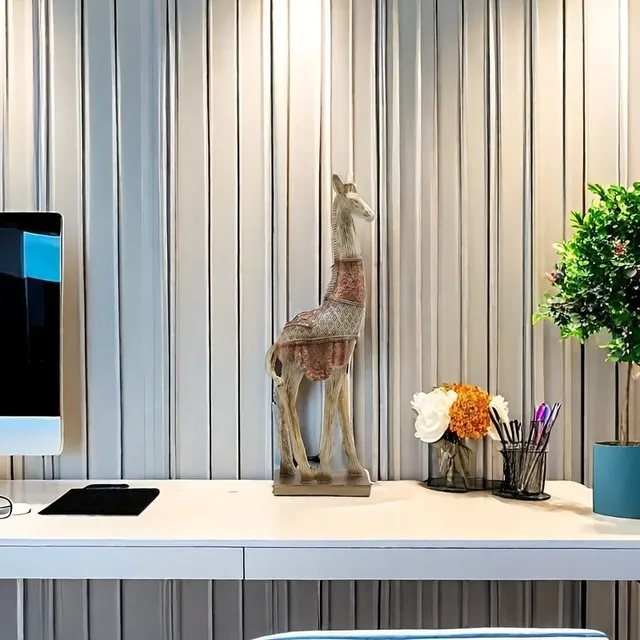 Elegant giraffe decoration from resin - design supplement for your interior