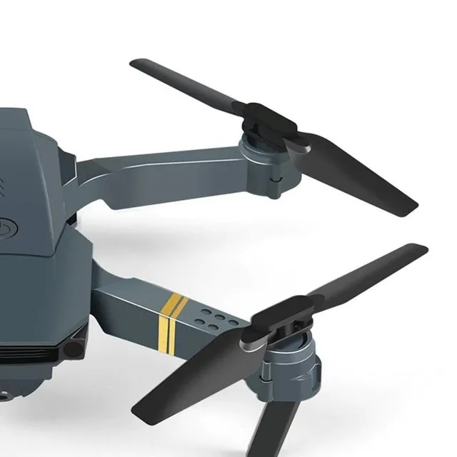 Drone with wide-angle 720p camera