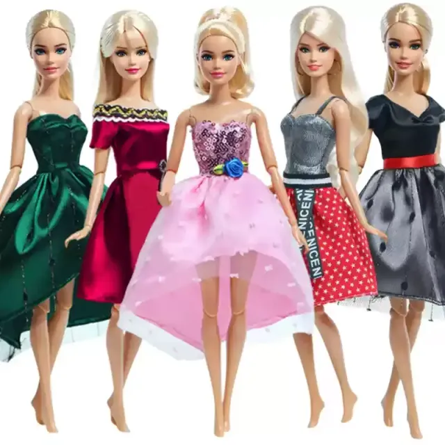 Set de îmbrăcăminte pentru păpușa Barbie - 5 piese