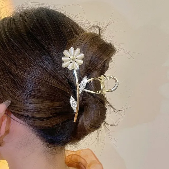 Ladies cute hair clipper with daisy