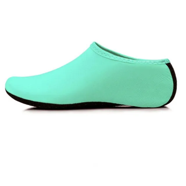 Original colorful ankle barefoot shoes in water in various sizes Milo