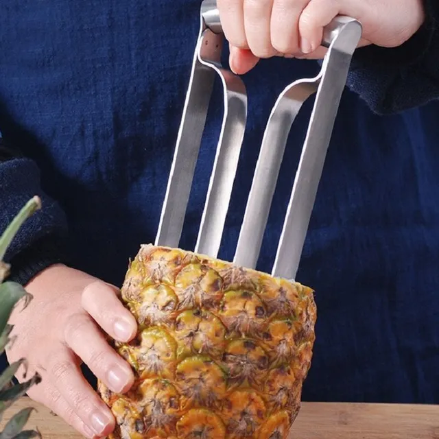Stainless steel pineapple slicer