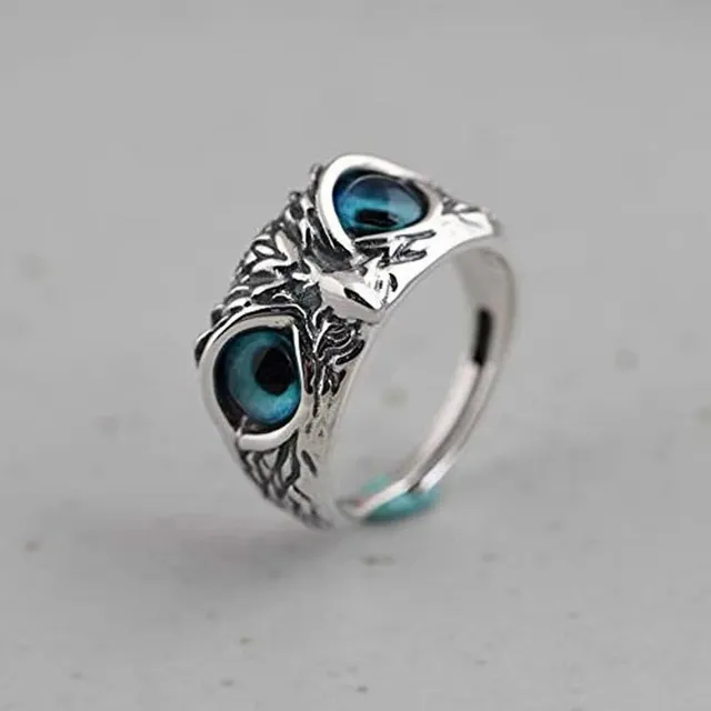 Men's ring in the shape of owl's eyes