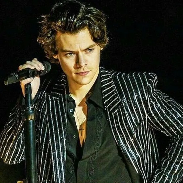 Poster cu popularul cântăreț britanic Harry Styles