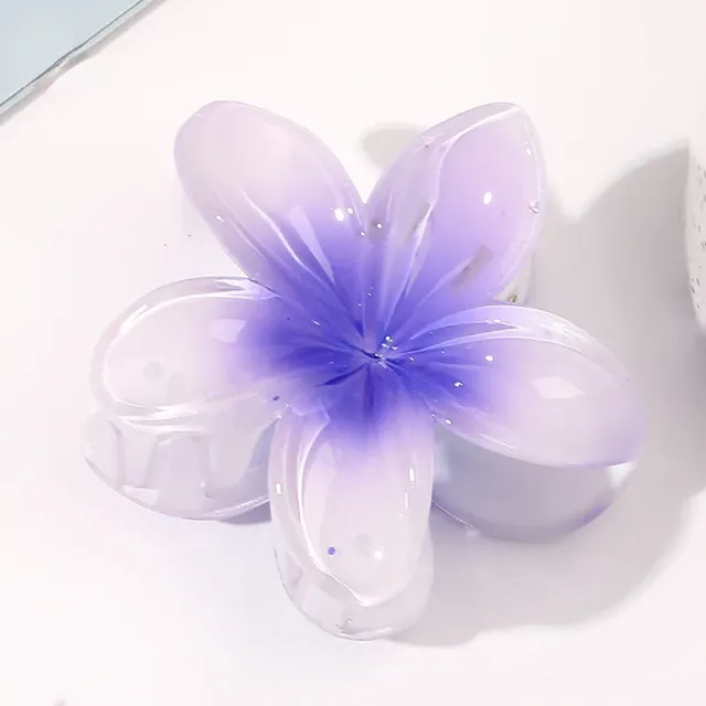 Hair clip with a pretty look in the shape of a flower slice for women