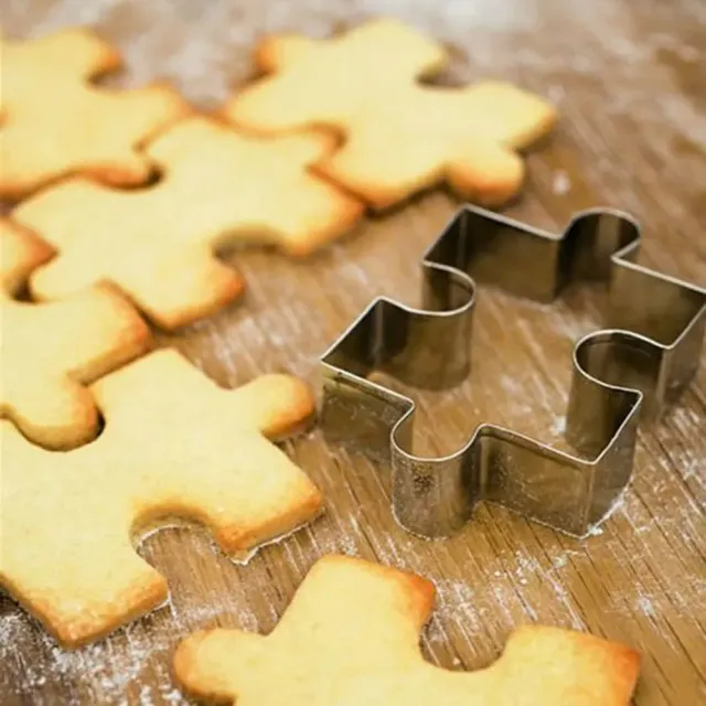 Stainless steel cookie-shaped cutting-out form in the form of a jigsaw