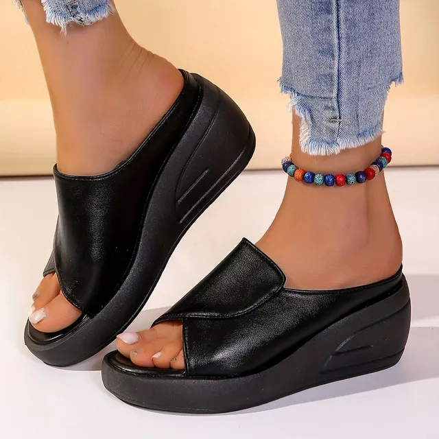 Černé klínové sandály na platformě - Dámské, pohodlné nazouváky