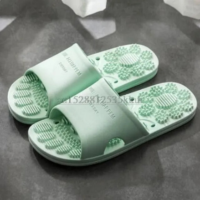 Relaxing massage bath slippers