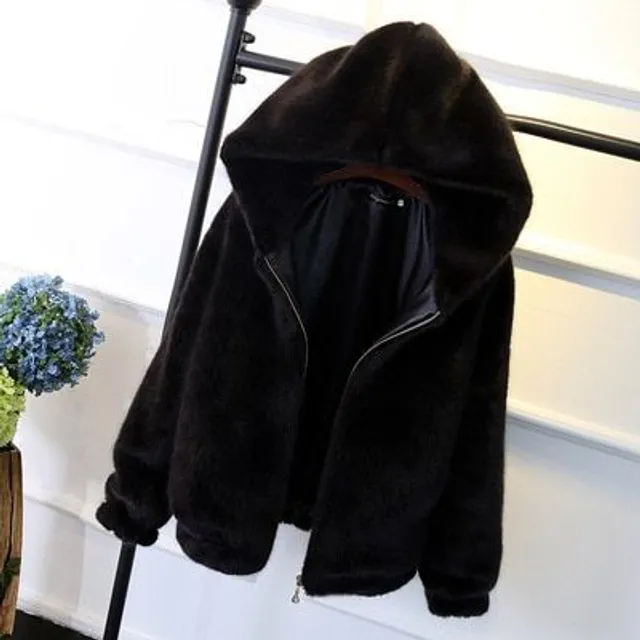 Women's furry zipped jacket with hood