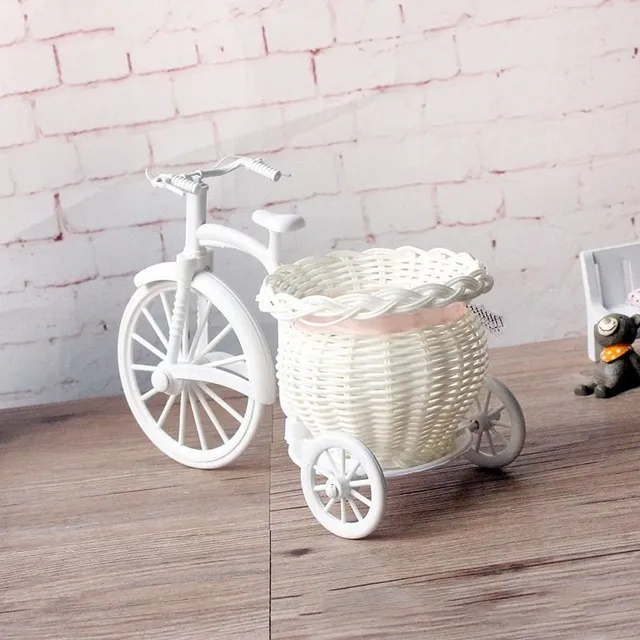 Luxusní dekorace ve tvaru proutěného košíku na kole - bílá barva Ernust