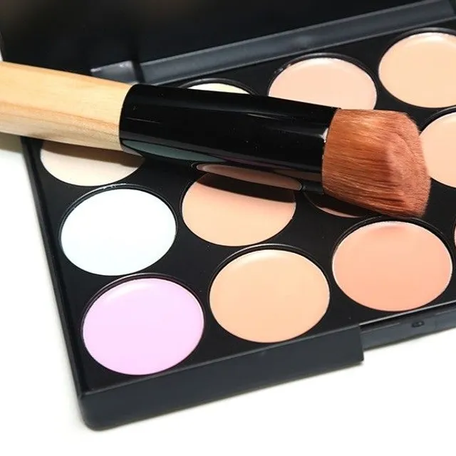 Corrector ballet with make-up brush