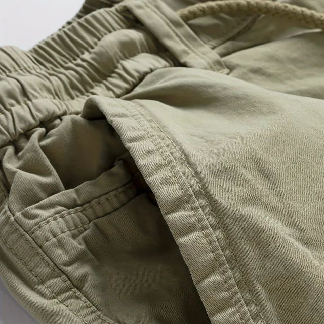 Practical cargo shorts made of cotton with elastic waist and pockets - ideal for summer activities and leisure