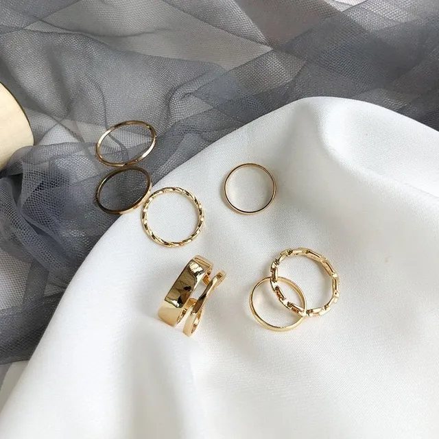 Set of metal rings for women - 7 pcs