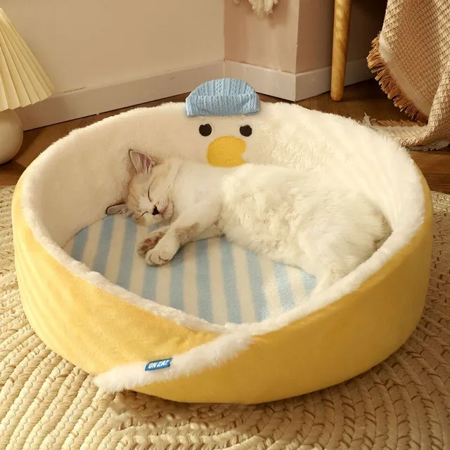 Round cuddly soft bed for cats and dogs with cute motif