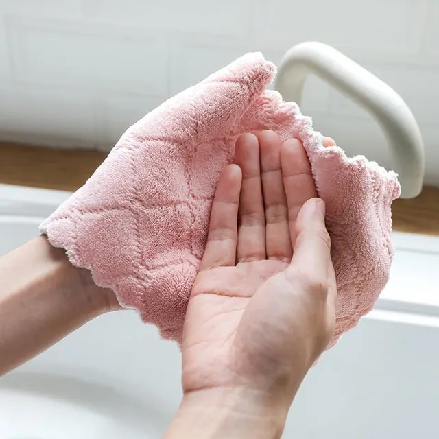 Absorbent microfibre kitchen towels