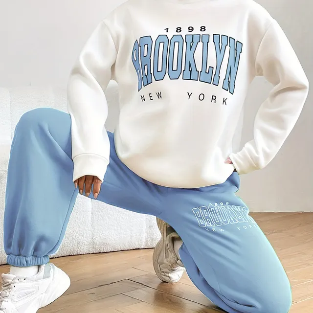 Women's sports two-piece set - sweatshirt with long sleeves and print