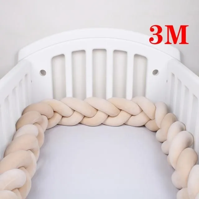 Crib mattress cover in the shape of a braid