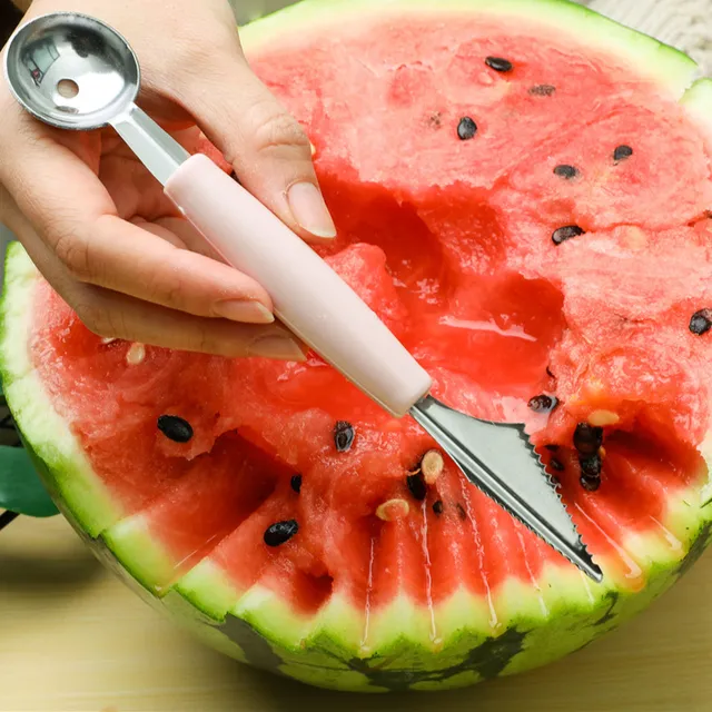 Praktický krájač na melón