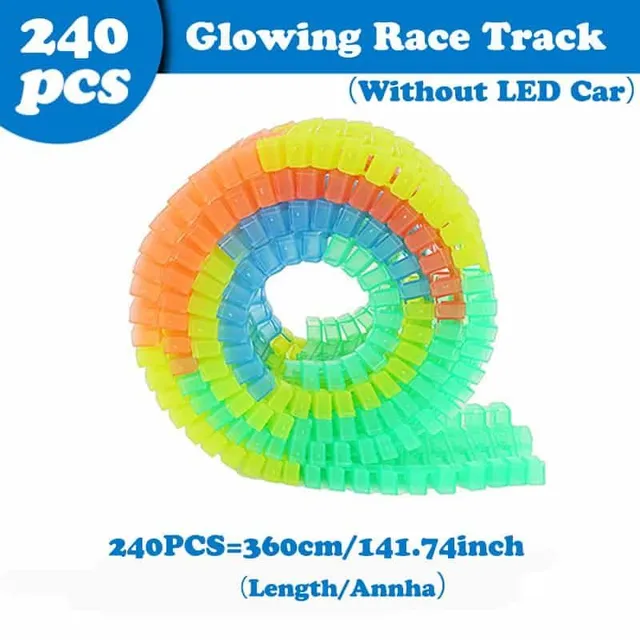 Racing track with accessories © Shining in the dark