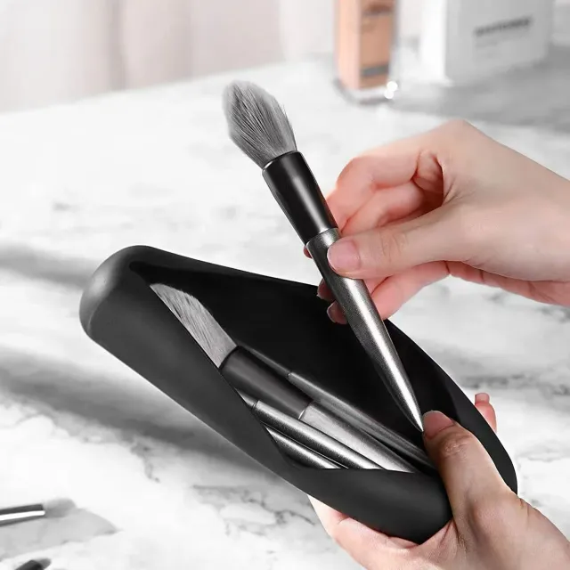 Silicone case for make-up brushes - New fashionable portable ladies holder for make-up brushes Waterproof black box for storing brushes for traveling 20cm