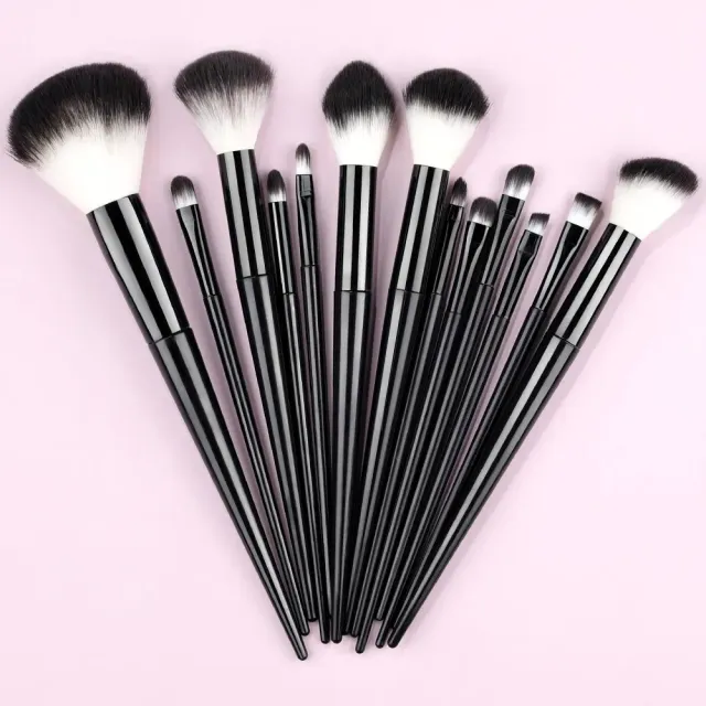 Set of 13 make-up brushes - soft and fluffy brushes on the base base, face, eye shadows and kabuki
