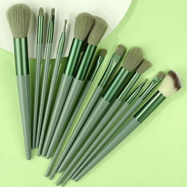 Set of 13 make-up brushes - soft and fluffy brushes on the base base, face, eye shadows and kabuki