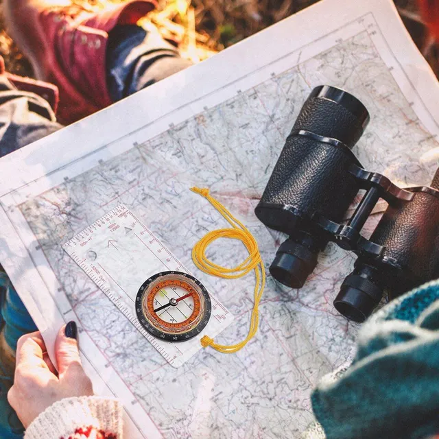 Compass (buzola) map with magnifying glass