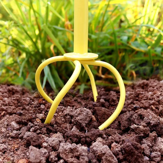 Zahradní kultivátor - kypřič půdy s otočnou rukojetí a odnímatelným spirálovitým nástavcem