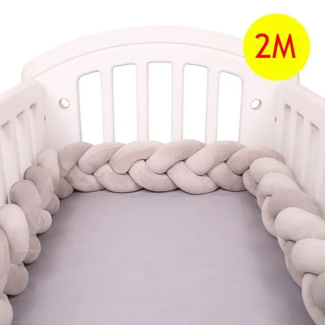 Crib mattress cover in the shape of a braid