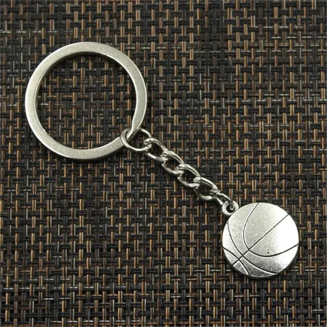 Stylová moderní klíčenka Basket