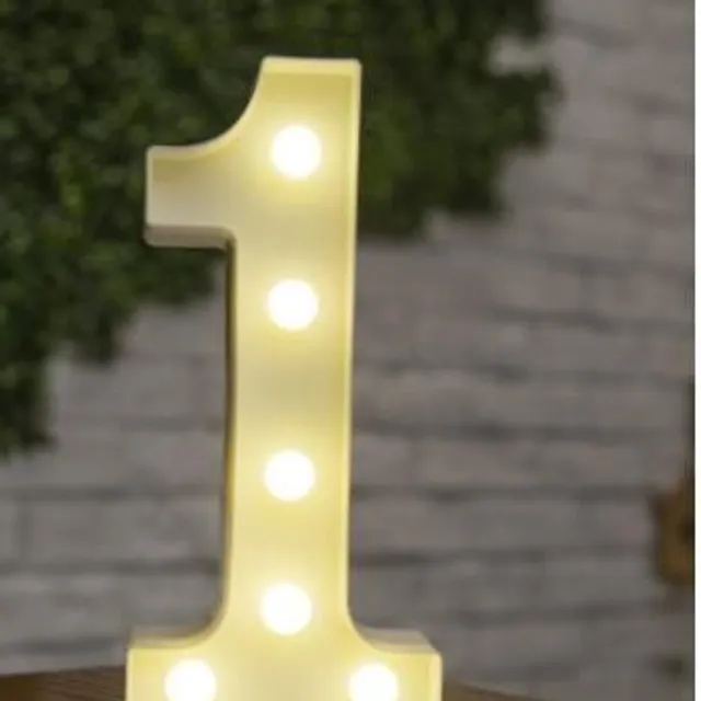 Lampă LED stilizată în formă de literă și cifră