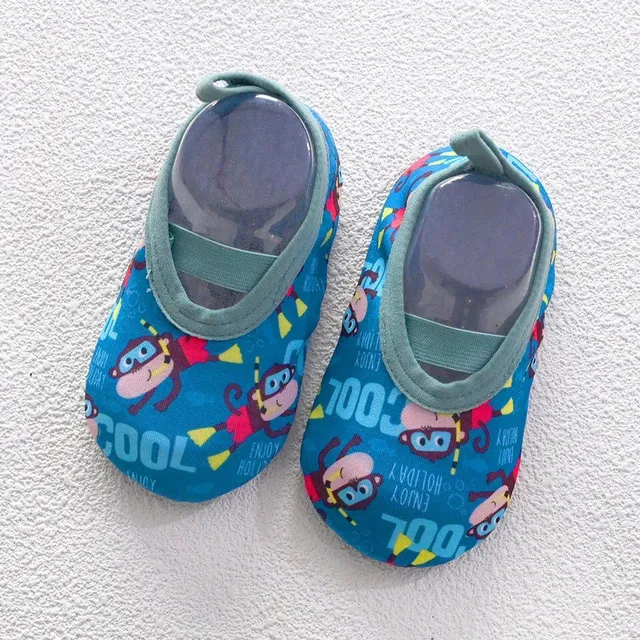 Dziecięce neoprenowe buty do wody - różne rodzaje
