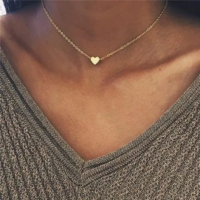 Ladies fine short necklace with pendant