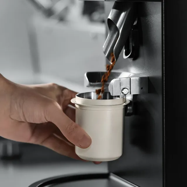 Precizní nerezová odměrka na kávu 58mm pro snadné a přesné dávkování do portafiltru