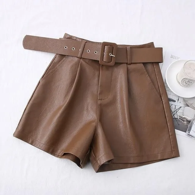 Leatherette shorts with belt