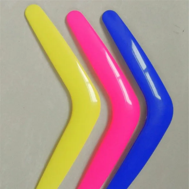 Plastic boomerang