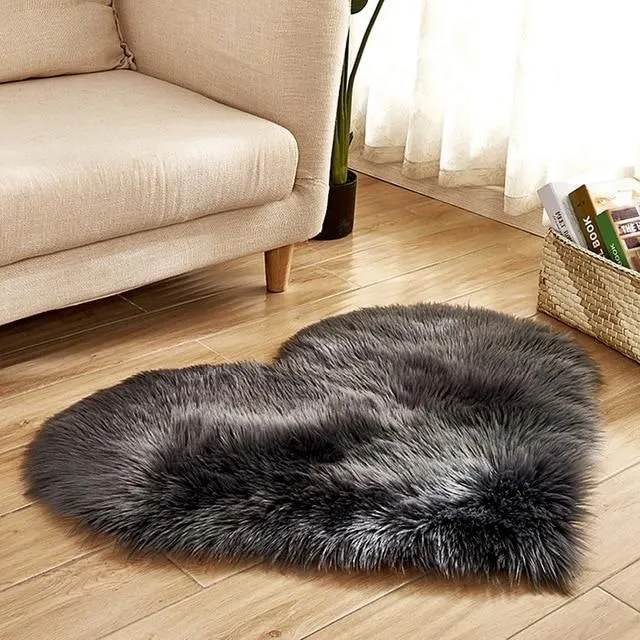 Chlupatý koberec ve tvaru srdce deep-grey 30x40cm-long-velvet