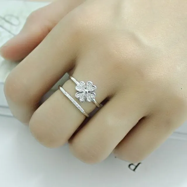 Luksusowy pierścionek dla kobiet z szczęśliwą czwórką